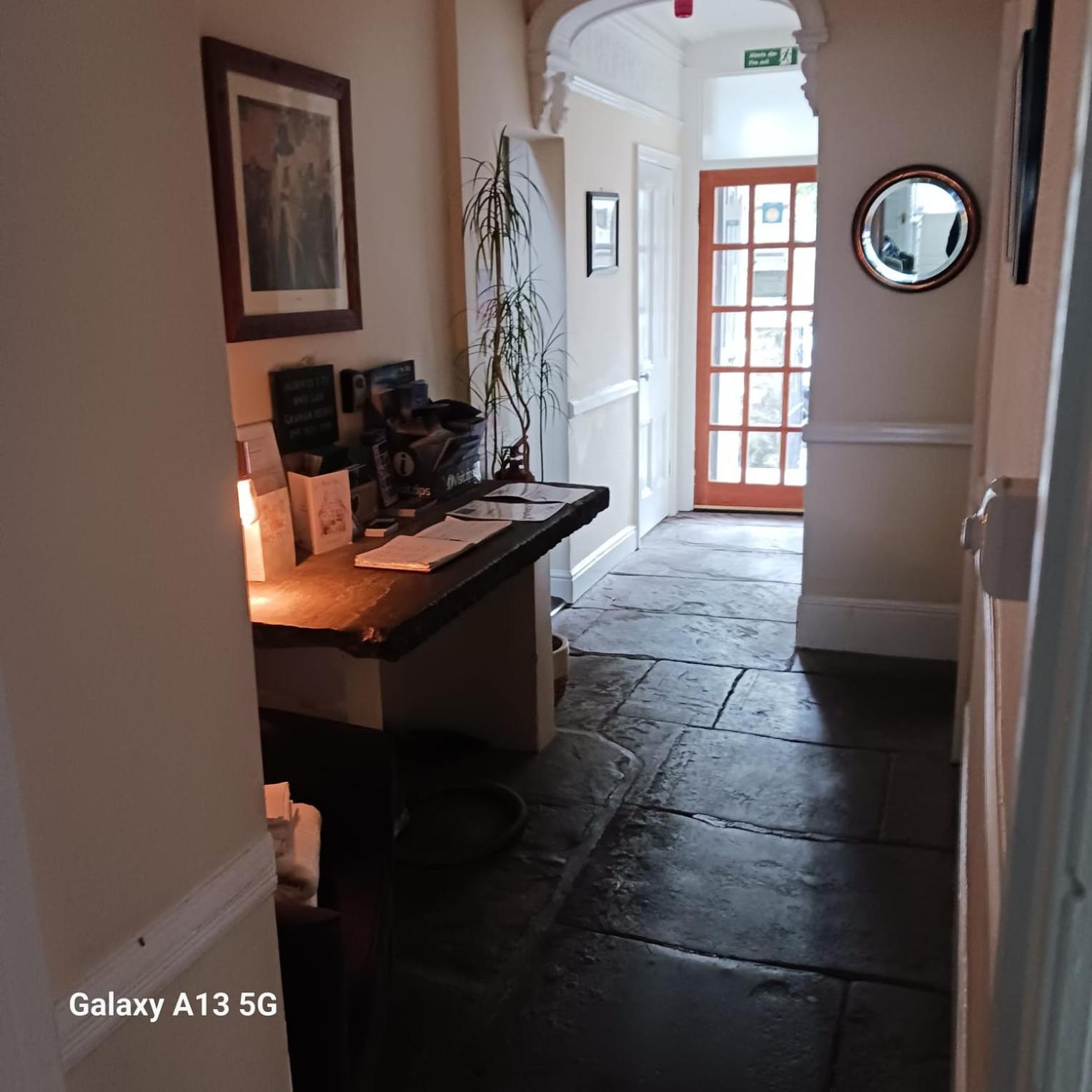 Mair'S Hotell Bridgend  Eksteriør bilde